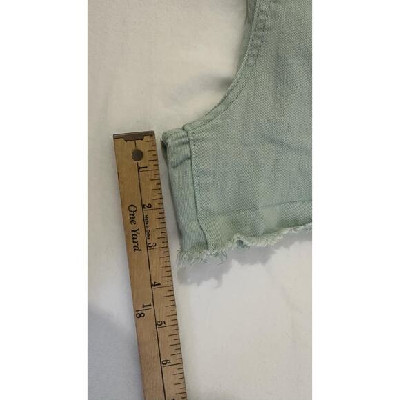 Old Navy Size 16 Boyfriend Cutoff Short 3 inch Denim Shorts - Picture 7 of 7